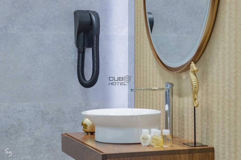 Caraibe Wall-Mounted Hair Dryer Hose Type Matte Black